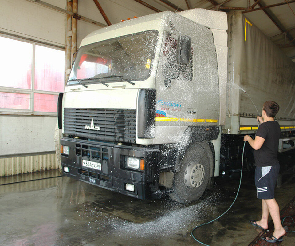 Mojka-gruzovyh-mashin